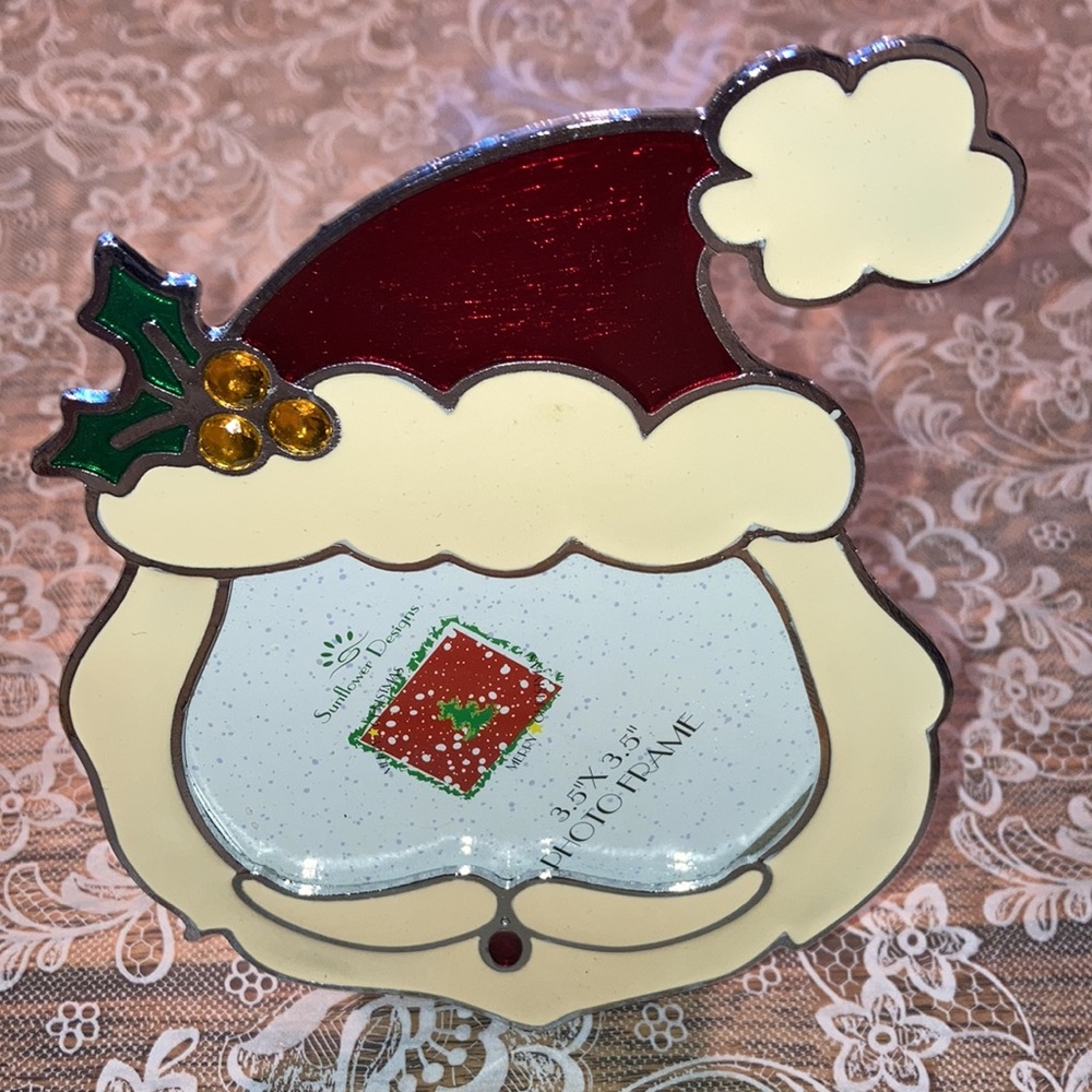 CHRISTMAS PHOTO FRAME 4.5” x 6” Santa head, red, wh, gr. Enamel?, metal $9
